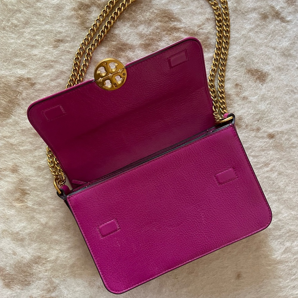 Chelsea shoulder bag from Tory Burch in a stunning hot pink leather